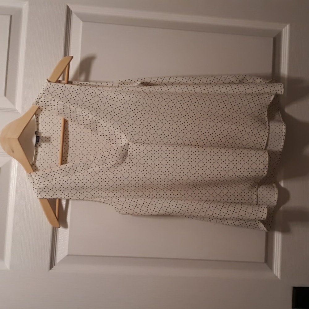 Ann Taylor sleeveless V neck top